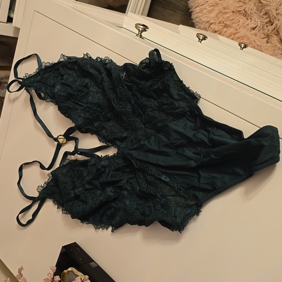Victoria Secret Teddy - Picture 1 of 4